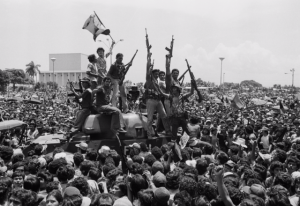Entrada em Manágua das forças sandinistas triunfantes, em 17 de julho de 1979