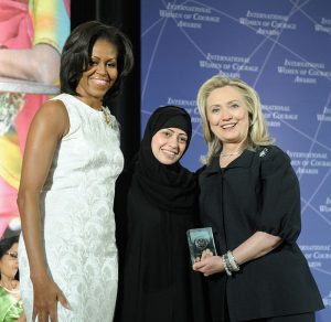 Samar Badawi, a Mulher Coragem do Ano de 2012 (foto), presa há pouco tempo, enquanto seu irmão, Raif, já está preso e duramente apenado