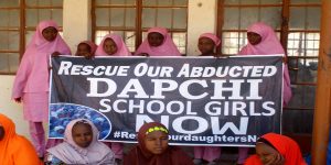 Entre as mais de 5 mil crianças sequestradas pelo Boko Haram, o mundo prestou atenção nas 276 meninas da cidade de Chibok, raptadas na escola em 2014. Mas a destruição provocada pelo seu "ódio ao Ocidente" é ainda mais nefasta para a infância: 2295 professores já foram assassinados nesses últimos anos, o que significa a destruição do capital cultural para o próprio desenvolvimento humano da Nigéria.