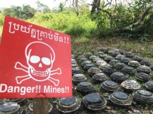 Museu dos Campos Minados, no Parque Nacional Angkor, no Camboja. Parte do imaginário deixado pelo genocídio.