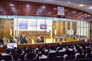 Sessão do Tribunal do Camboja, que julga os líderes do Khmer Vermelho pelo genocídio, em Phnom Penh, no início de 2017. 