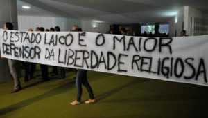 Protesto pelo Estado laico. Parte dos desafios enfrentados pela Declaração Universal.