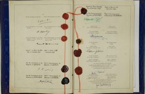 >A Convenção Europeia sobre Direitos Humanos entrou em vigor em 1953, tornando legalmente compulsórios diversos direitos proclamados pela Declaração Universal de 1948 
