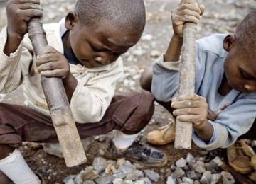 AS MINAS DO CONGO: HÁ SANGUE EM SEU SMARTPHONE