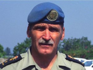 General Romeo Dallaire. Apesar de todo o seu empenho, o comandante das tropas da ONU não foi capaz de convencer o Conselho de Segurança a enviar mais homens para interromper o genocídio. A culpa nunca o abandonou.