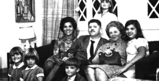 O deputado Rubens Paiva, com sua família