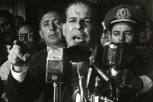 João Goulart discursa no Automóvel Cube do Rio de Janeiro, em 30 de março de 1964