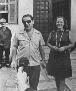O embaixador suíço Giovanni Bucher, logo após ser libertado pelos sequestradores, em janeiro de 1971