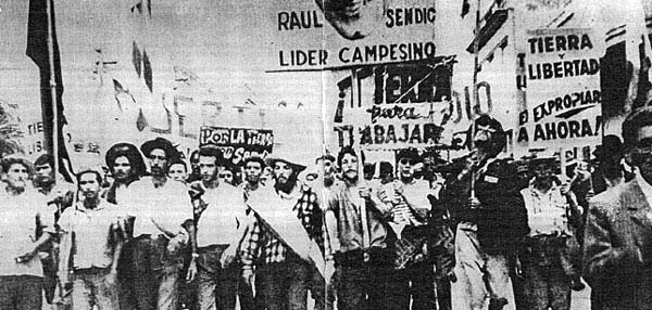 Os Tupamaros na grande manifestação em Montevidéu, em 1973