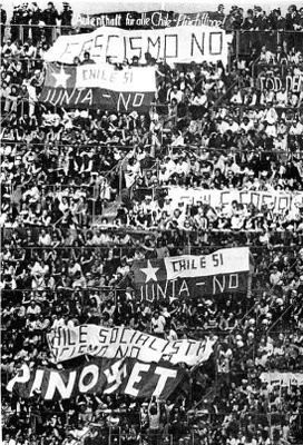 Protesto contra a ditadura de Pinochet de chilenos exilados na Alemanha em jogo do Chile na Copa do Mundo de 1974