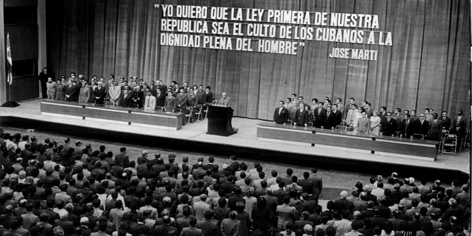 O poeta José Martí, considerado "pai-fundador" da Cuba independente, queria assentar a lei no culto à dignidade humana. O sonho de Martí exige o reconhecimento da pluralidade política