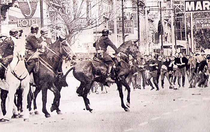 No dia 29 de maio os trabalhadores conseguiram rechaçar as investidas das forças policiais. O recuo foi comemorado como vitória. O Exército retomaria o controle da cidade, mas em muitas outras cidades do país ocorreram levantes