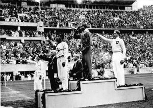 Os nazistas herdaram o compromisso de realizar os Jogos Olímpicos de 1936, em Berlim e resolveram aproveitar a ocasião para fazer boa figura para a imprensa estrangeira. Por isso as perseguições aos judeus arrefeceram, com ordens explícitas dos chefes nazistas para que as manifestações mais agressivas fossem contidas ou momentaneamente suspensas (como retirar as faixas nas entradas das cidades). Usando o melhor das tecnologias de cinema e da nascente televisão para registrar o triunfo ariano, os nazistas gravaram para a história tanto a vitória do negro americano Jesse Owens na prova do homem mais rápido do mundo, os 100 metros rasos, quanto a reação profundamente indignada de Hitler na tribuna de honra do estádio