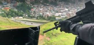 Imagem do vídeo divulgado pelo governador Wilson Witzel, quando o helicóptero sobrevoava Angra dos Reis