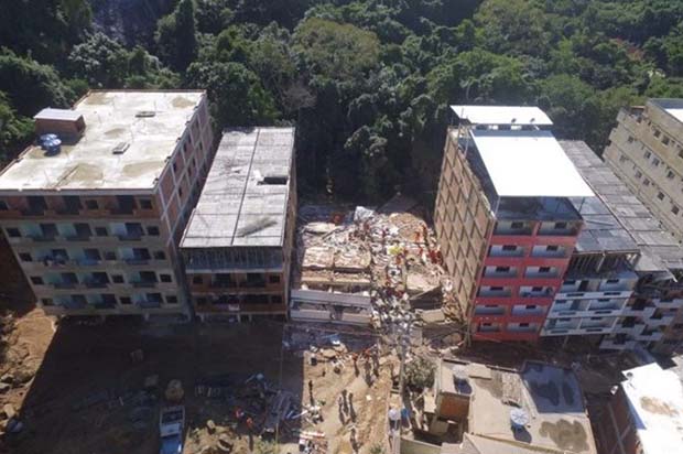Em abril de 2019, no Morro da Muzema, Zona Oeste do Rio, desabaram edifícios irregulares construídos pelas milícias