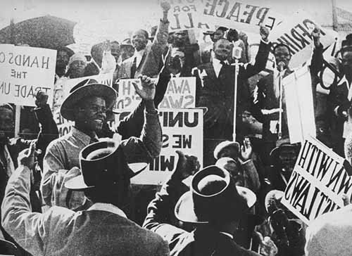 Ato inaugural na história da resistência: comício de lançamento da Campanha do Desafio, liderada pelo Congresso Nacional Africano, em 1952