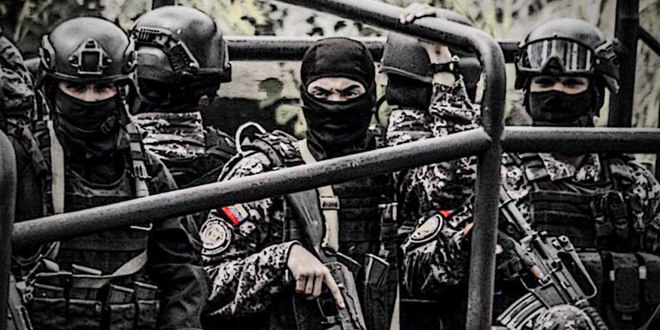 Agentes das temidas FAES, esquadrões da morte do regime de Maduro