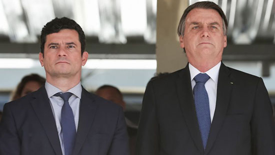 O ministro da Justiça, Sérgio Moro, ao lado do presidente Jair Bolsonaro