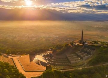 O ZIMBÁBUE ENTERRA TRÊS MUGABES