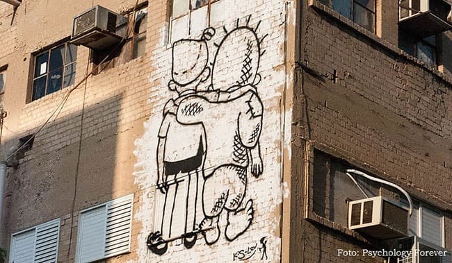 Grafite de Jonathan Kis-Lev, em Tel Aviv, invoca a amizade entre judeus e palestinos