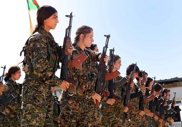 Combatentes curdas do YPG