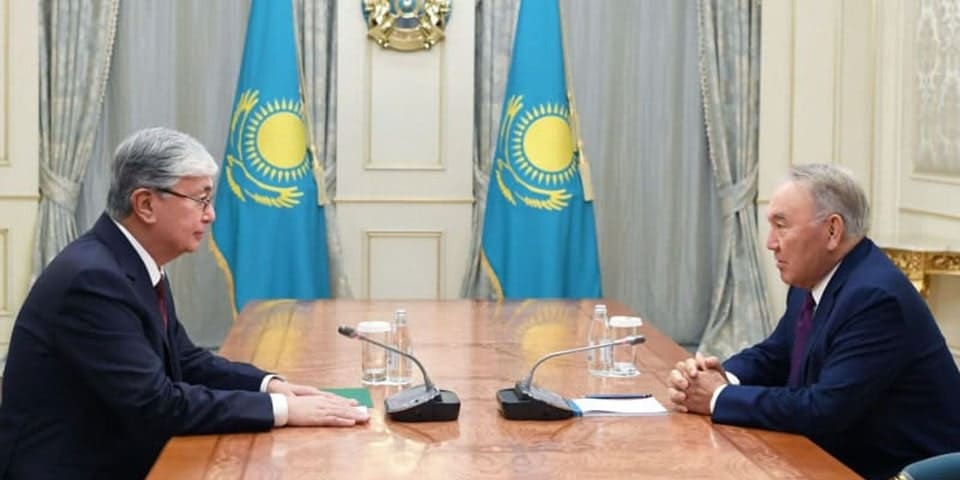 Cazaquistao, autocracia versus direitos