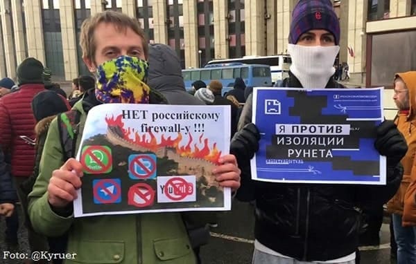 Protesto pela liberdade da internet, em Moscou, em março de 2019.