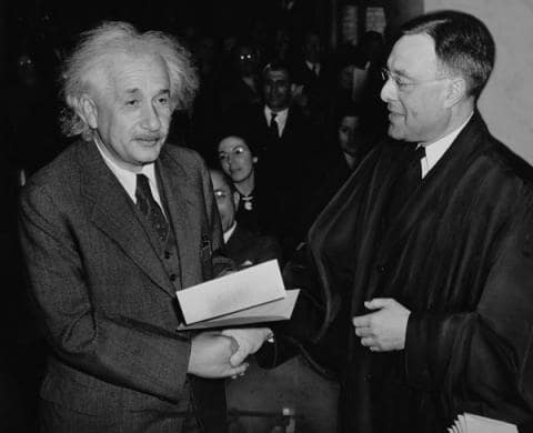 Einstein chega aos EUA