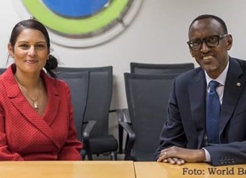 REINO UNIDO DESVIA REFUGIADOS PARA RUANDA