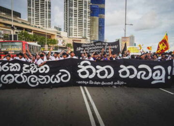 REVOLTA POPULAR DERRUBA REGIME NO SRI LANKA