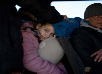 RÚSSIA DEPORTA UCRANIANOS DE KHERSON