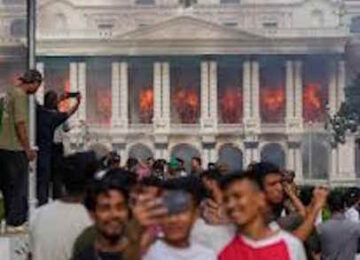 SELFIE NO PALÁCIO: AS REVOLTAS DA GERAÇÃO Z